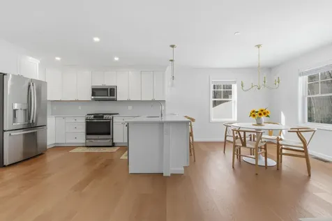 25 Forestedge Way Manchester NH 03102