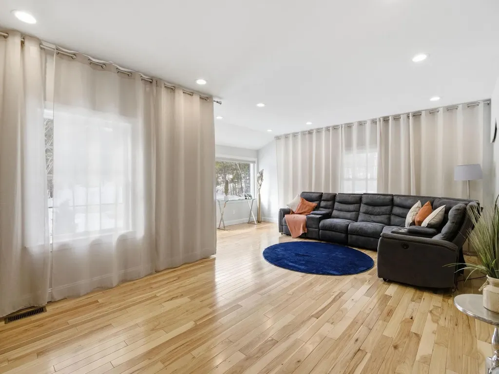 6 Wilshire Lane Pelham NH 03076