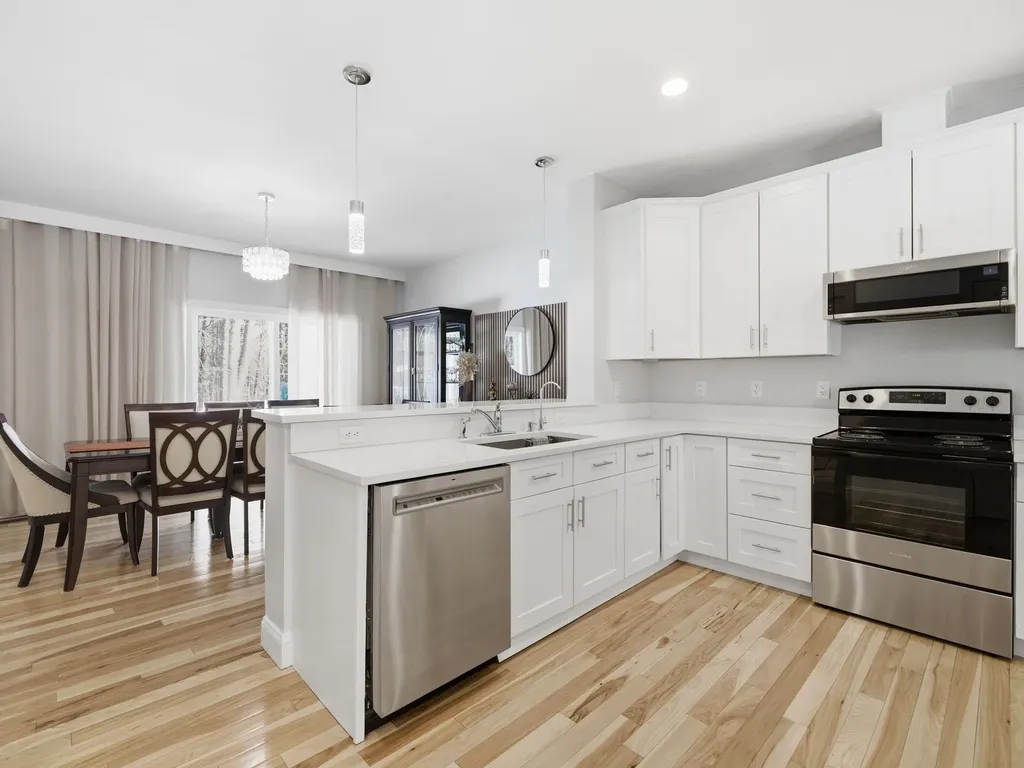 6 Wilshire Lane Pelham NH 03076