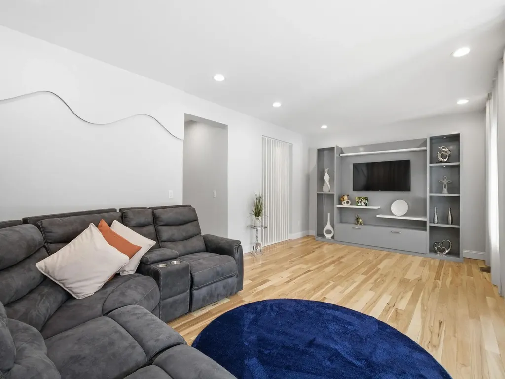 6 Wilshire Lane Pelham NH 03076