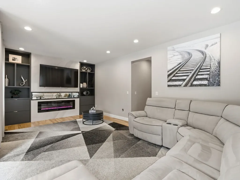 4 Wilshire Lane Pelham NH 03076