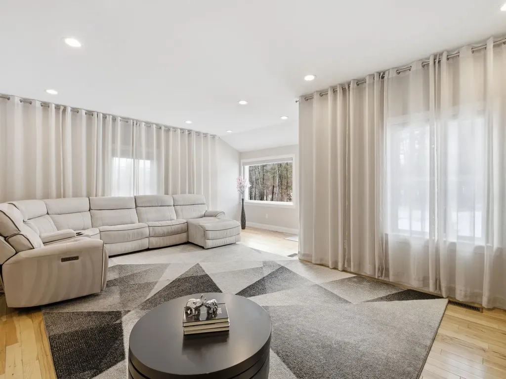 4 Wilshire Lane Pelham NH 03076