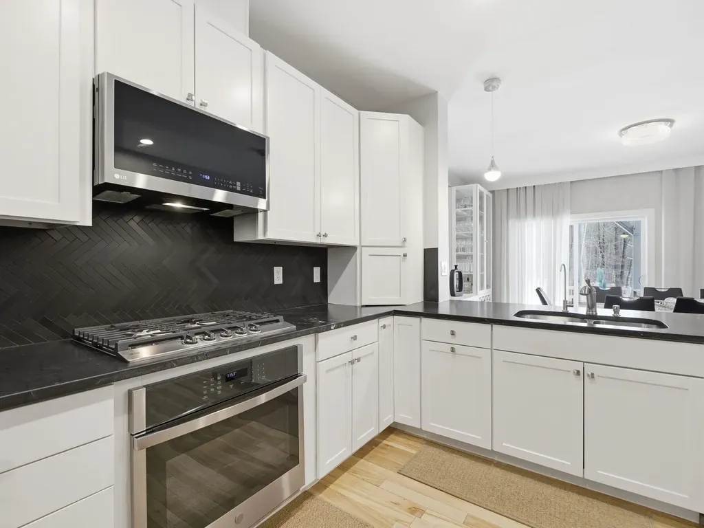 4 Wilshire Lane Pelham NH 03076