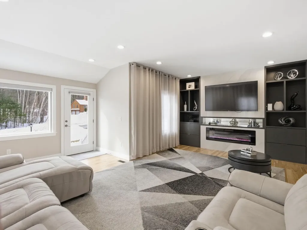 4 Wilshire Lane Pelham NH 03076