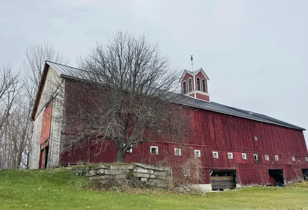 762A Mclaren Hill Road Barnet VT 05821