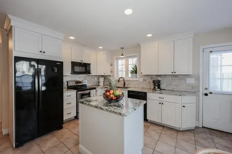 21 W Shore Avenue Manchester NH 03109