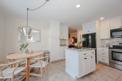 21 W Shore Avenue Manchester NH 03109