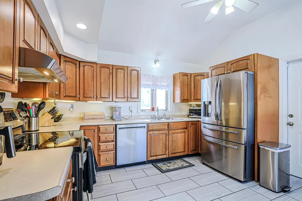 4 Farmer Street Manchester NH 03104