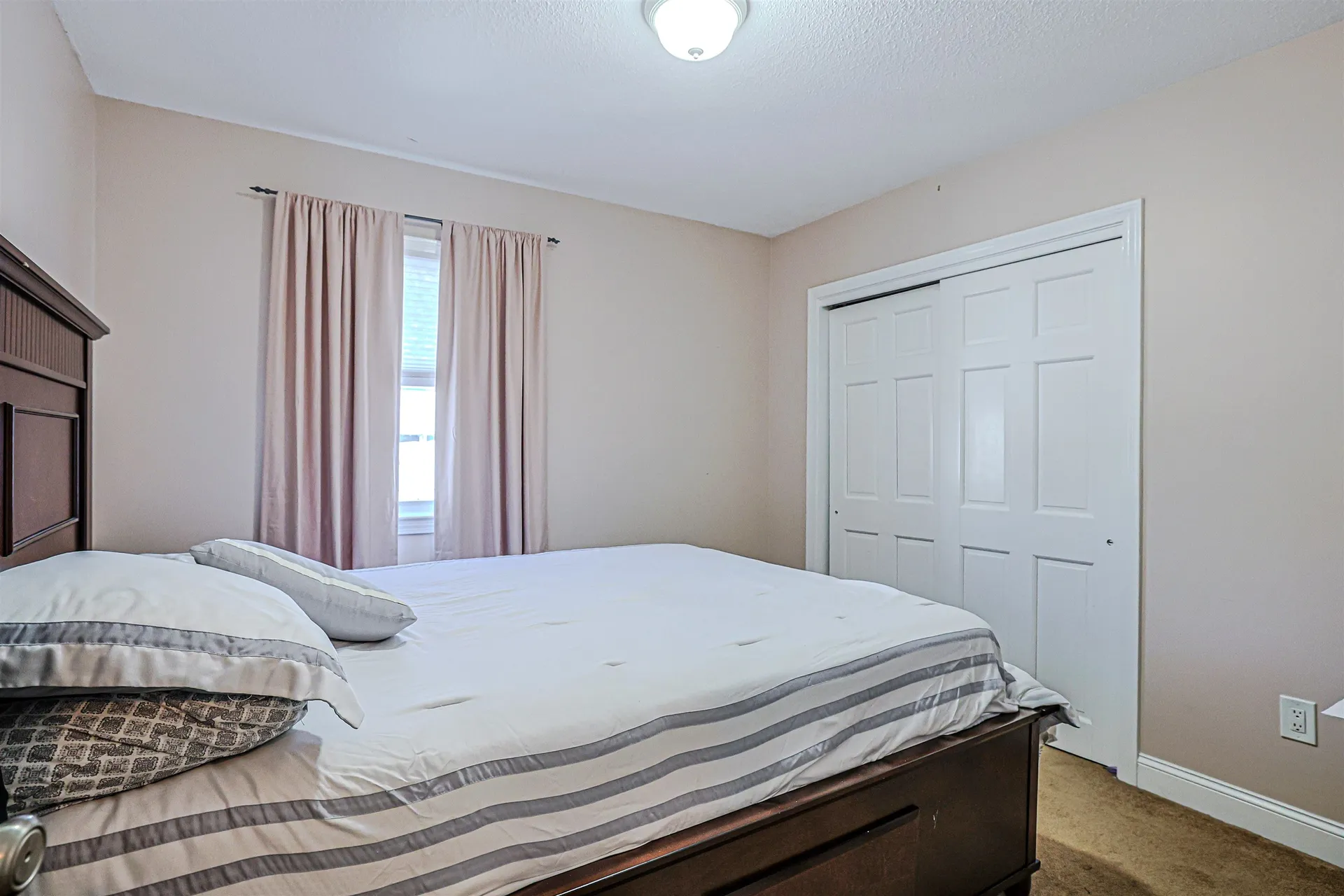 4 Farmer Street Manchester NH 03104