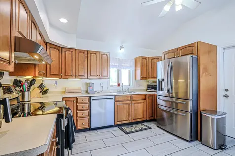 4 Farmer Street Manchester NH 03104