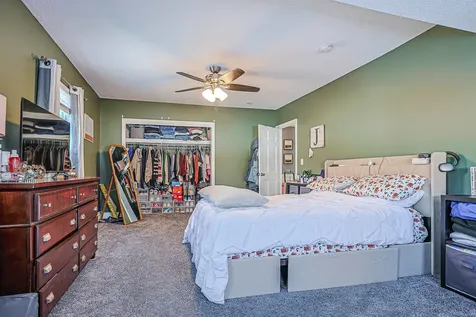 4 Farmer Street Manchester NH 03104