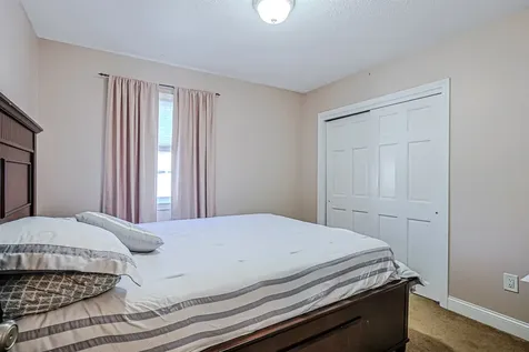 4 Farmer Street Manchester NH 03104