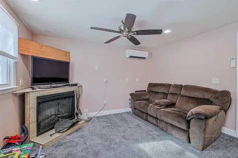 4 Farmer Street Manchester NH 03104