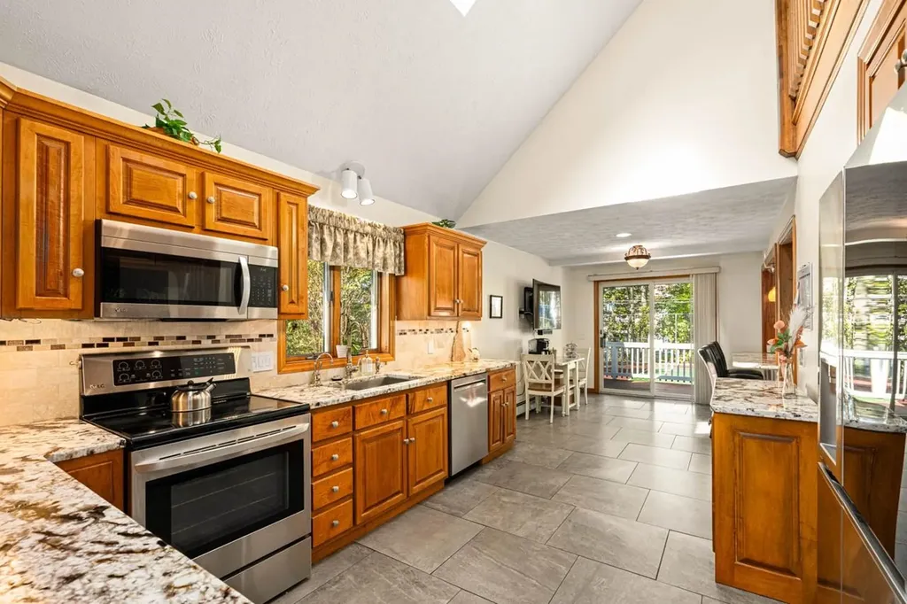 32 Lindsay Road Hooksett NH 03106