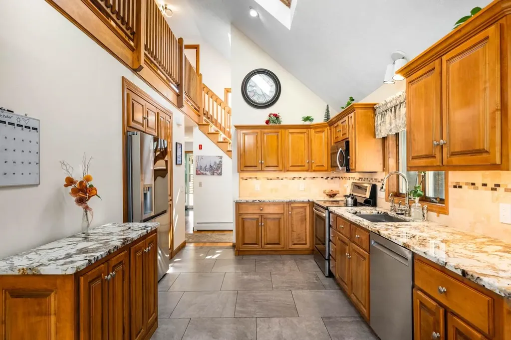 32 Lindsay Road Hooksett NH 03106