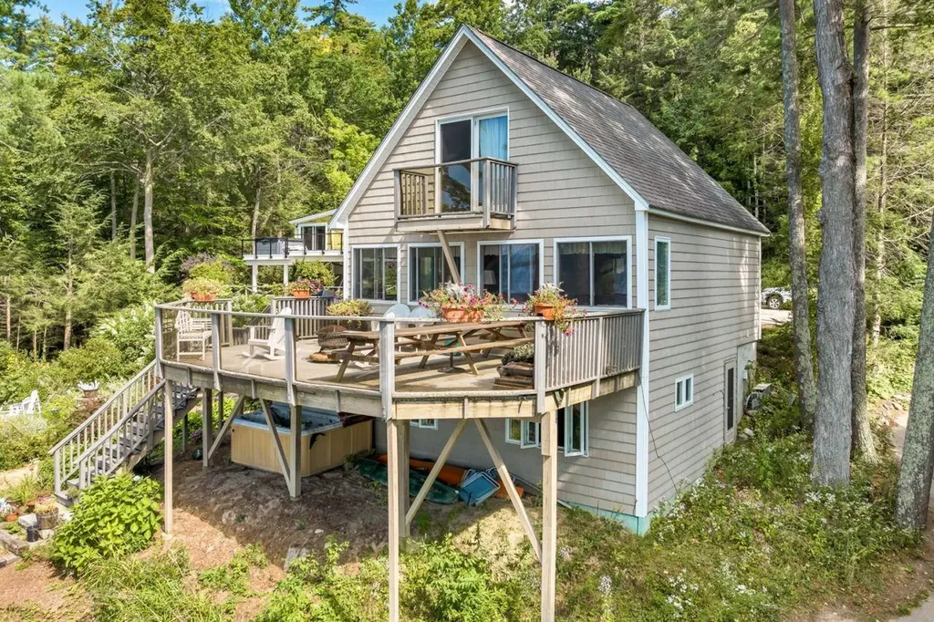 92 Canopache Road Wolfeboro NH 03894