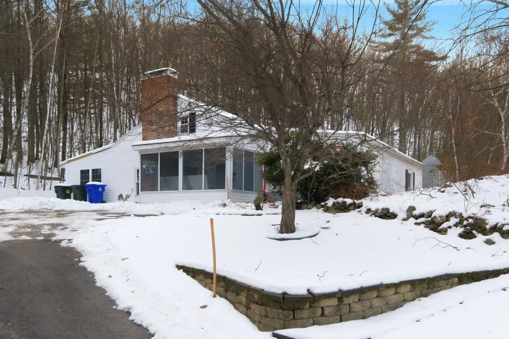 77 Straw Road Manchester NH 03102