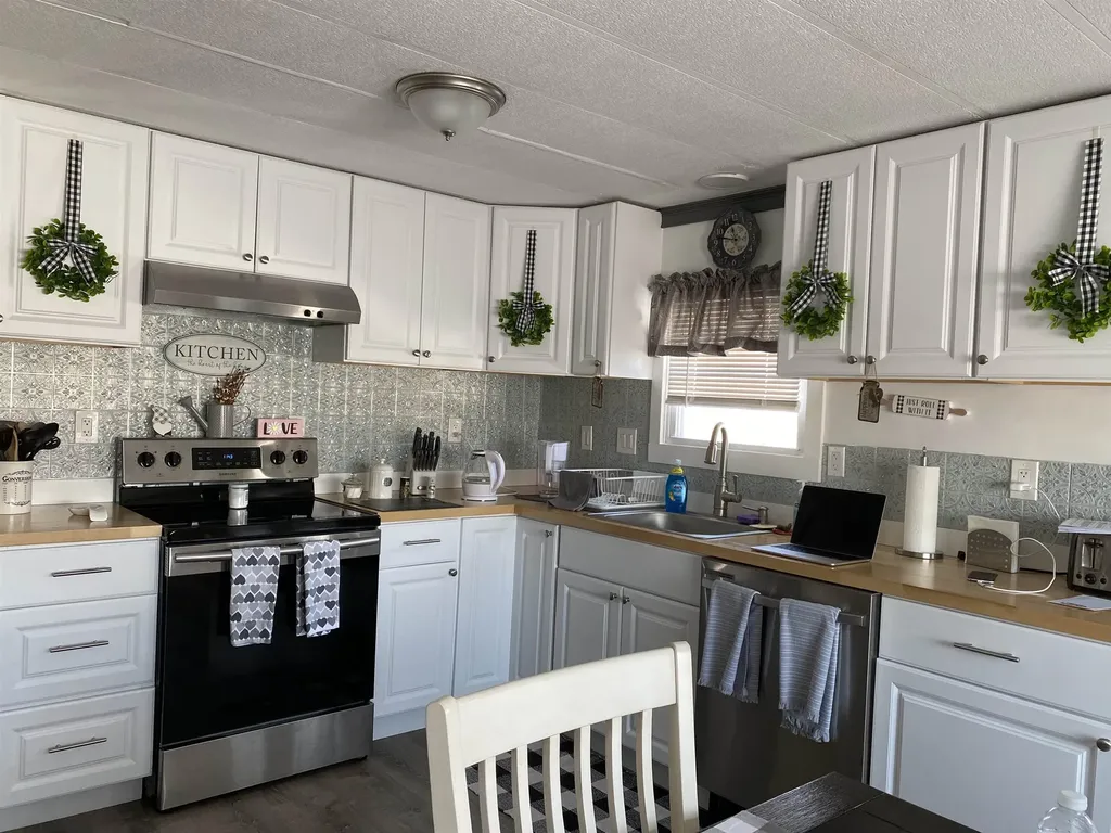 167 Staples Street Seabrook NH 03874