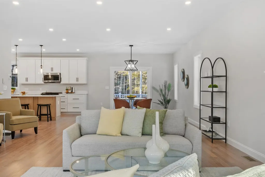 13 Blaisdell Court Raymond NH 03077