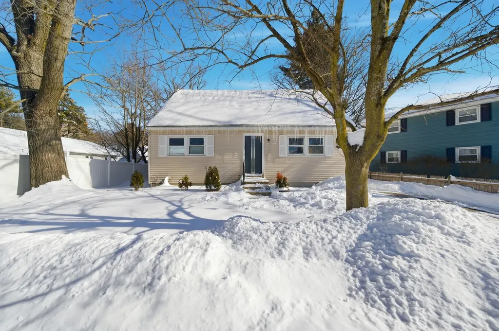 32 Fairview Avenue Nashua NH 03060