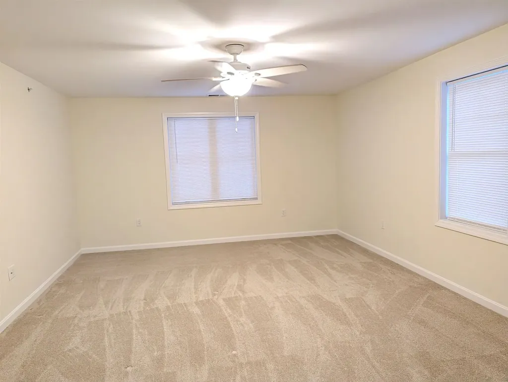 264 Woodview Way Manchester NH 03102