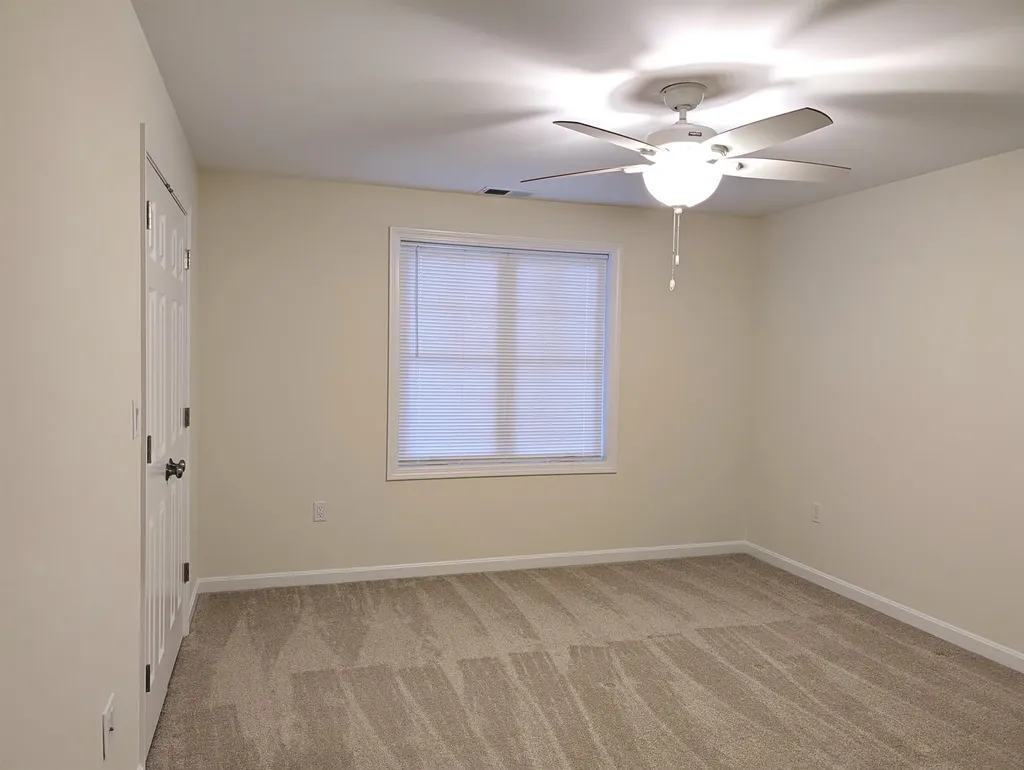 264 Woodview Way Manchester NH 03102