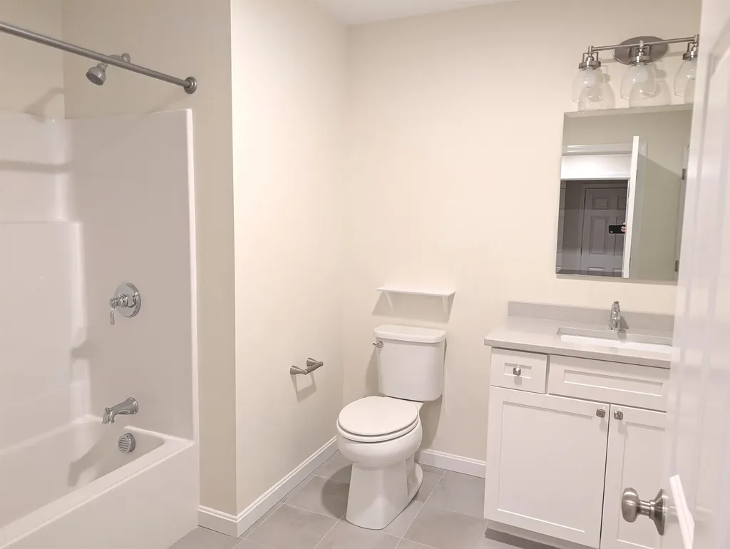 264 Woodview Way Manchester NH 03102