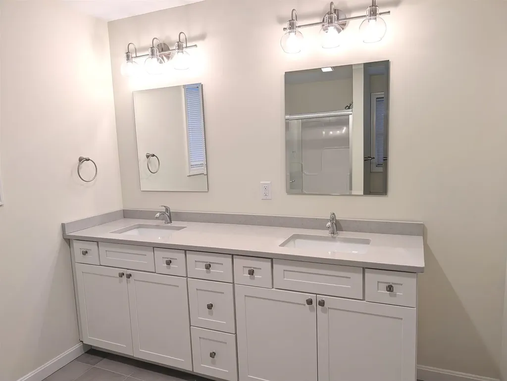 264 Woodview Way Manchester NH 03102