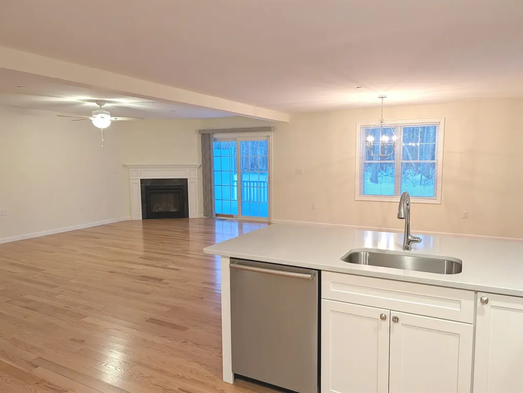 264 Woodview Way Manchester NH 03102