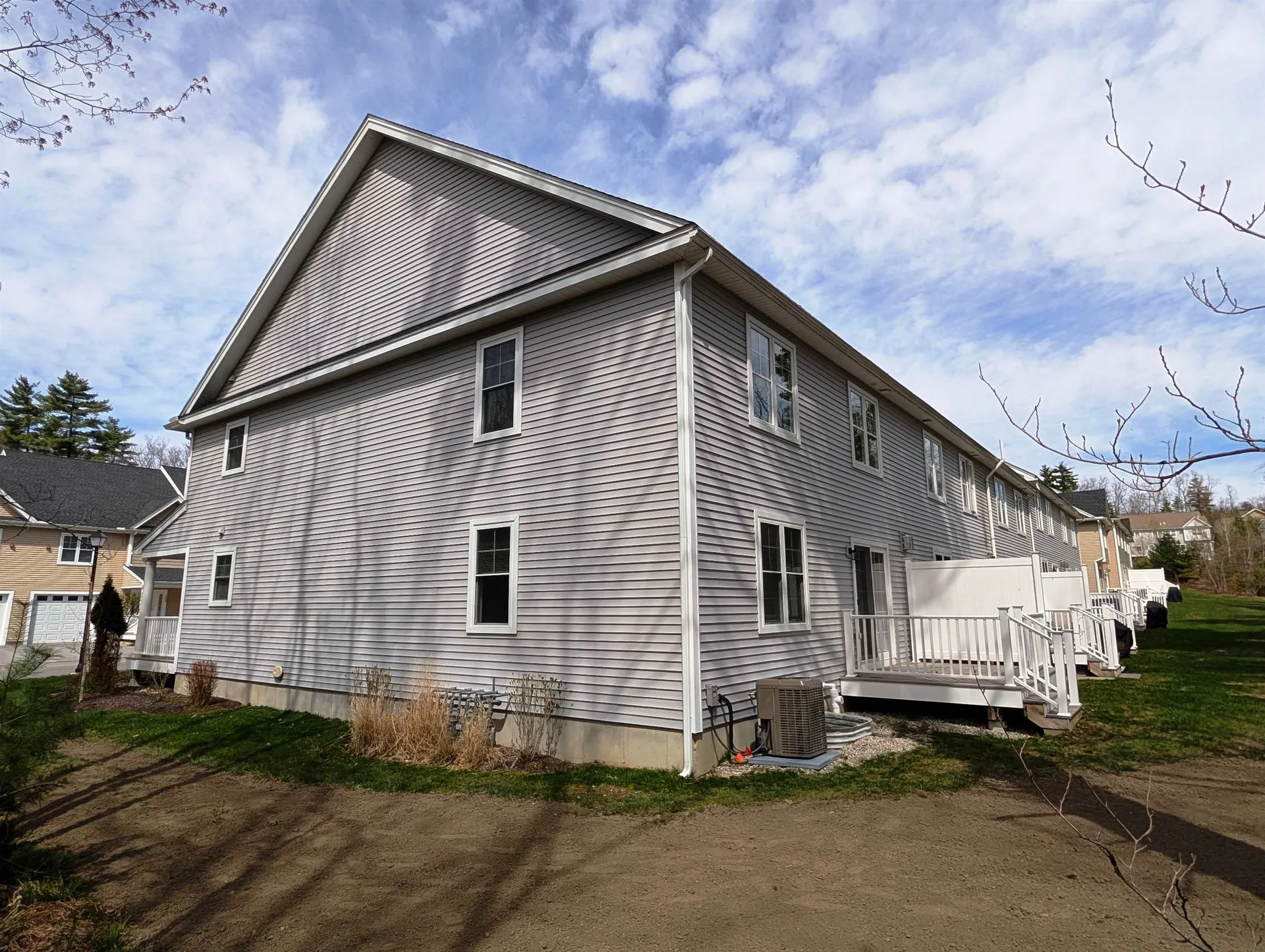 264 Woodview Way Manchester NH 03102