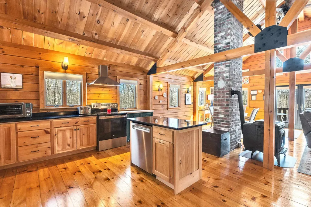 664 Tigola Trail Stoddard NH 03464