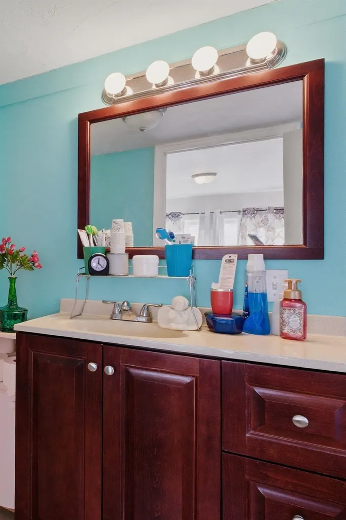 8 West Street Tilton NH 03276