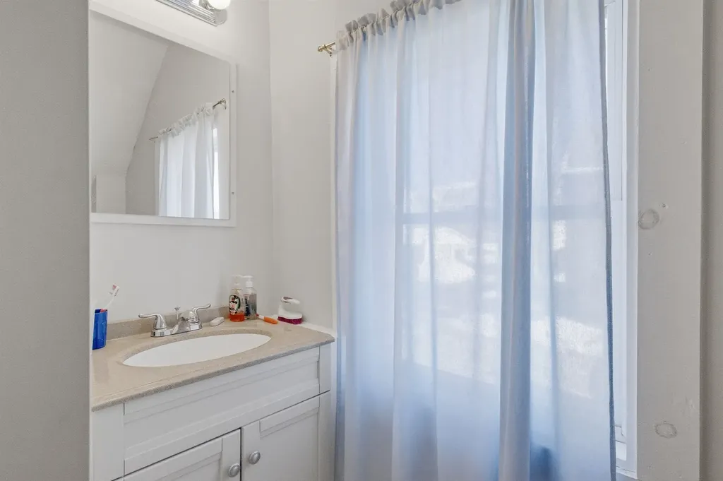 8 West Street Tilton NH 03276