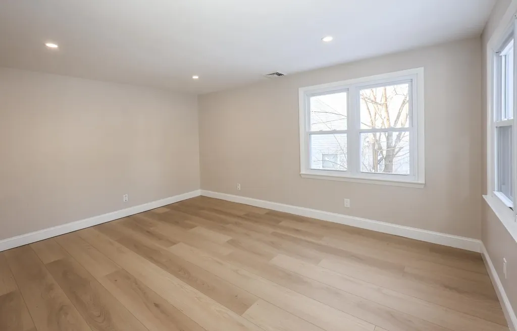 6 Mountain View Street Nashua NH 03060