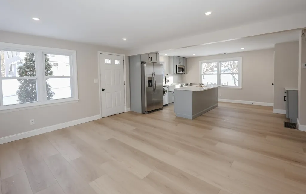 6 Mountain View Street Nashua NH 03060