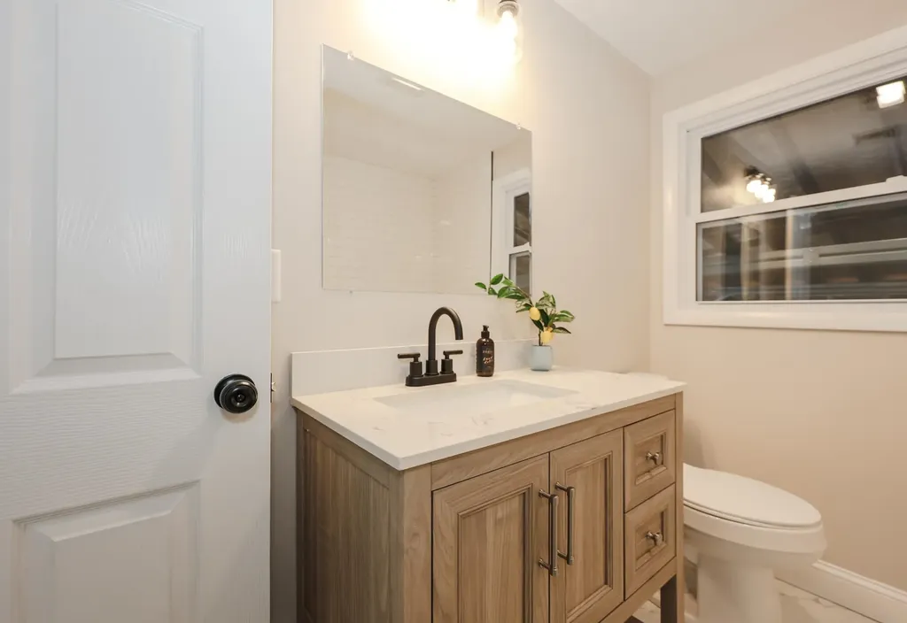 6 Mountain View Street Nashua NH 03060