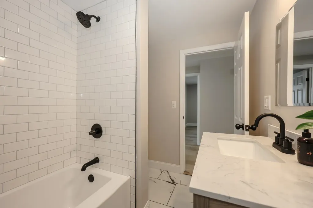 6 Mountain View Street Nashua NH 03060