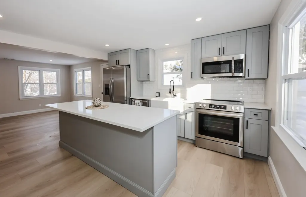 6 Mountain View Street Nashua NH 03060