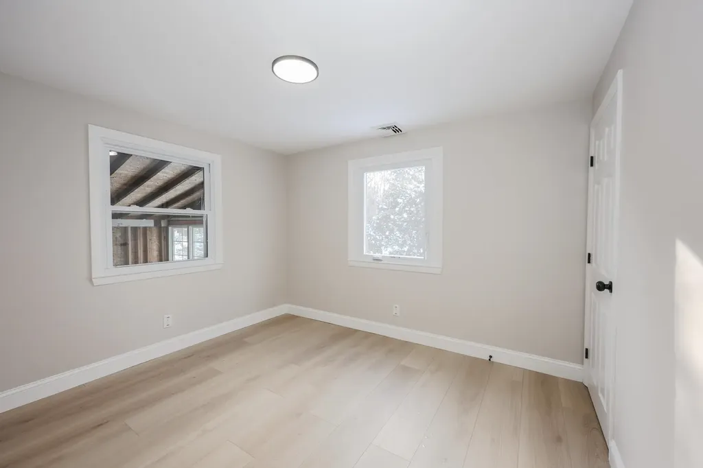 6 Mountain View Street Nashua NH 03060