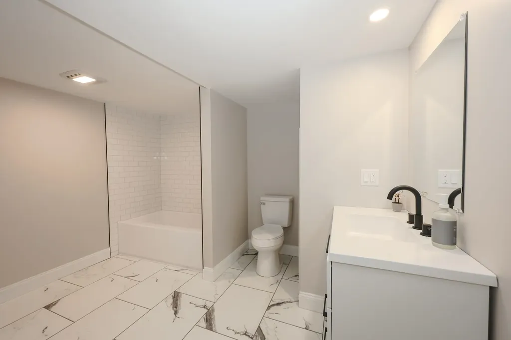 6 Mountain View Street Nashua NH 03060