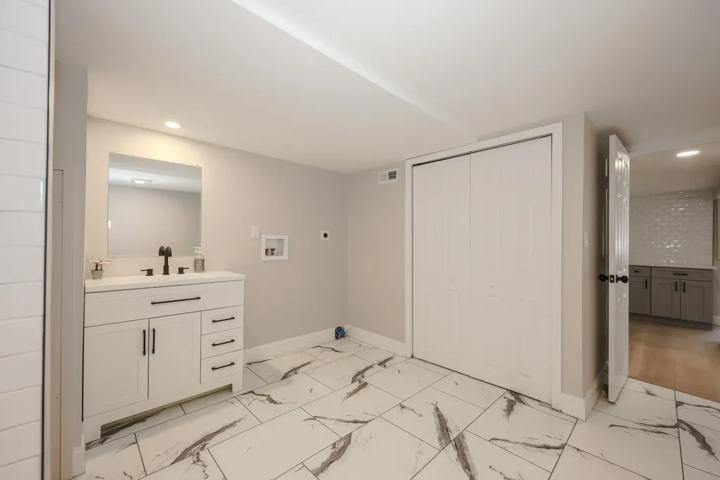 6 Mountain View Street Nashua NH 03060