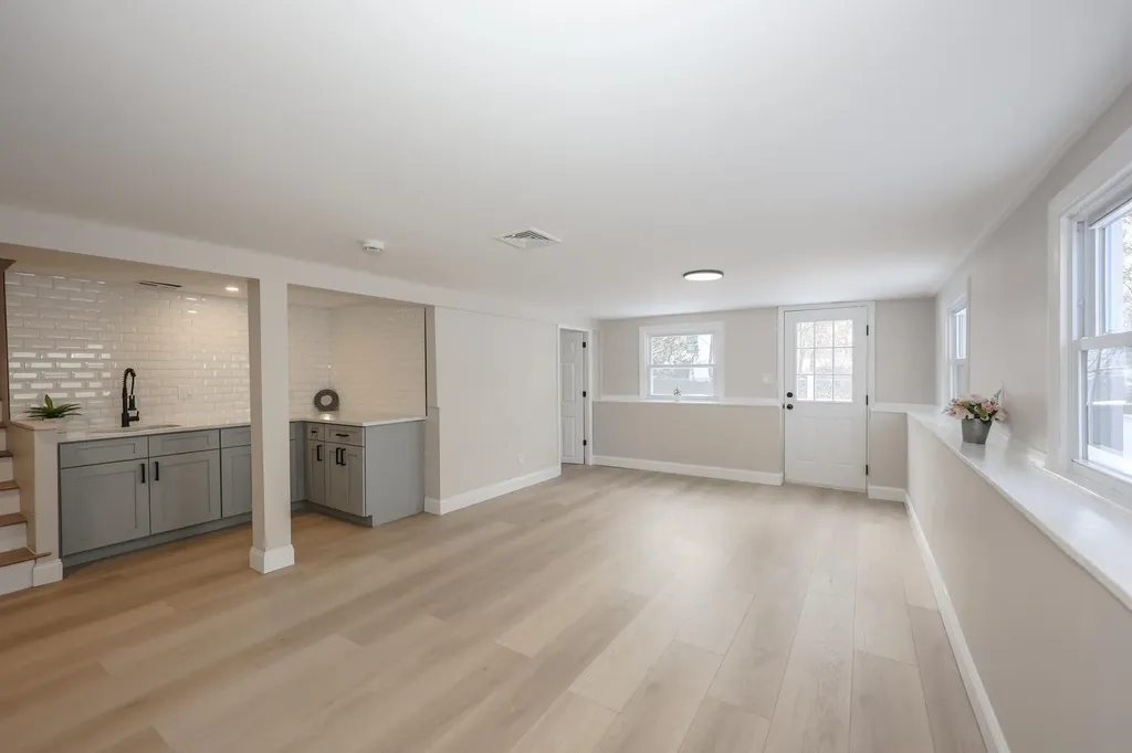 6 Mountain View Street Nashua NH 03060