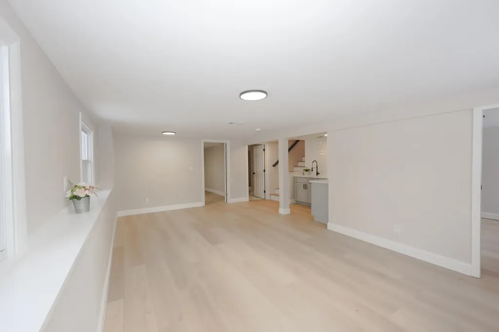 6 Mountain View Street Nashua NH 03060