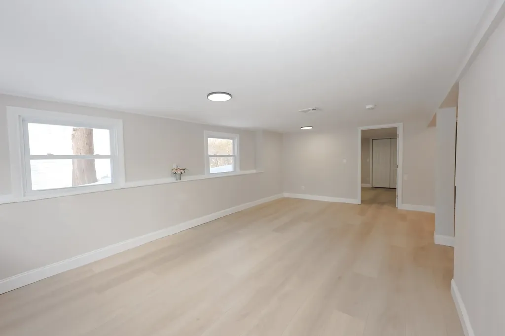 6 Mountain View Street Nashua NH 03060