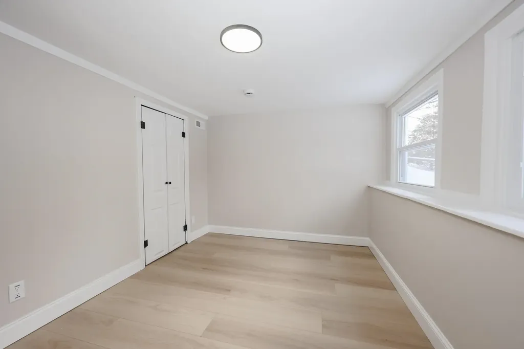 6 Mountain View Street Nashua NH 03060