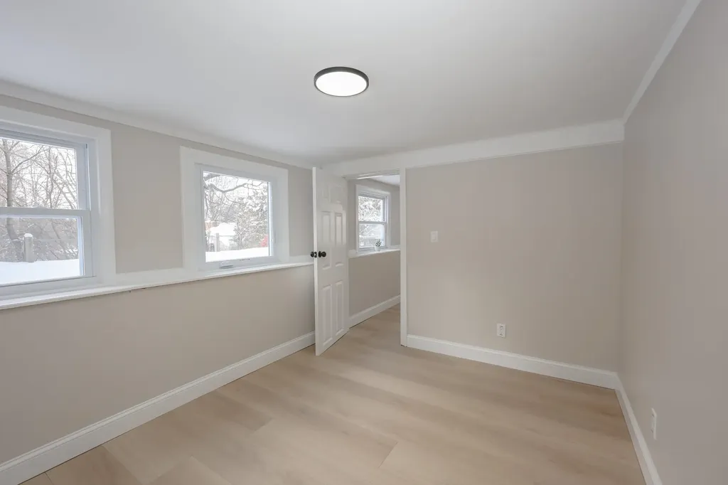 6 Mountain View Street Nashua NH 03060