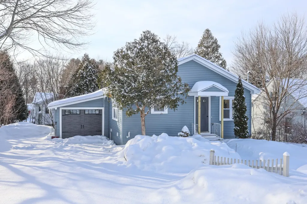 6 Mountain View Street Nashua NH 03060