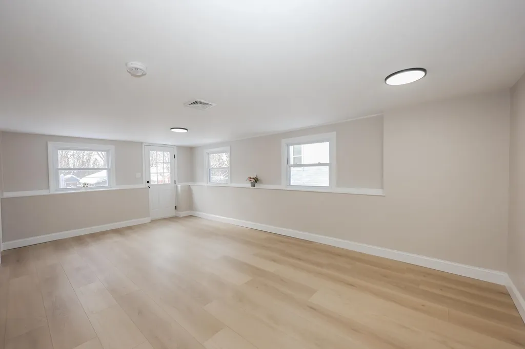 6 Mountain View Street Nashua NH 03060