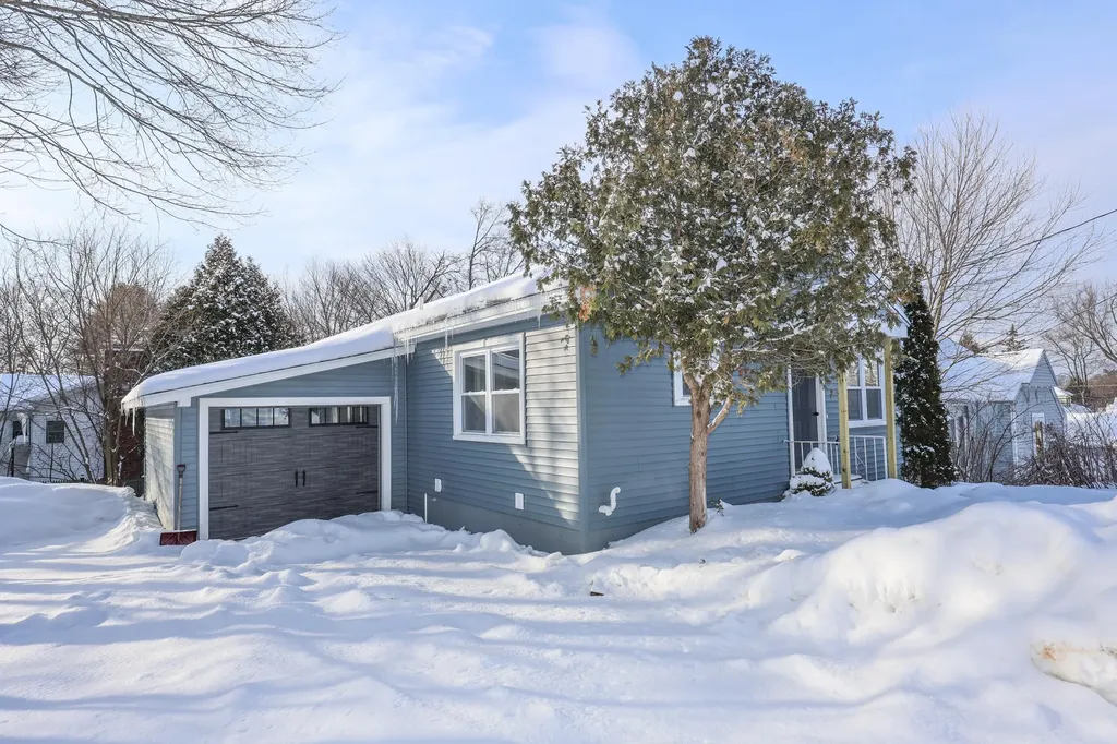 6 Mountain View Street Nashua NH 03060