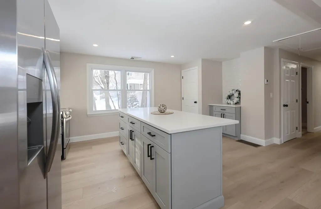 6 Mountain View Street Nashua NH 03060